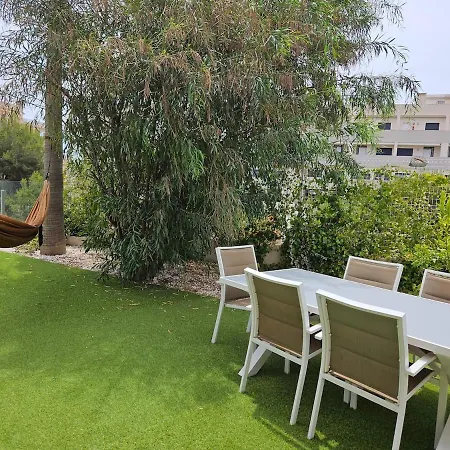 Quiet Modern With A Large Sunny Garden! *
