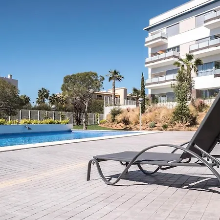 Quiet Modern With A Large Sunny Garden! *